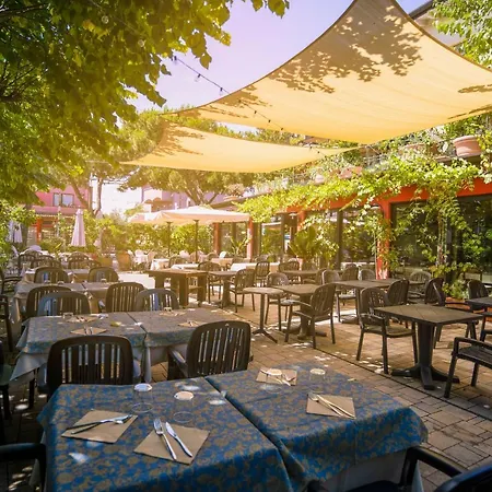 Piccolo E Grill Σιρμιόνε